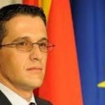 Duraku, Zekollit: Katër vjet ke ushqyer familjen me rrogat e po këtyre hulliganëve dhe budallenjë