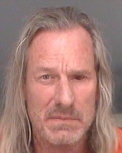 i-ndaluari-per-vjedhje-e-nxori-syrin-dhe-ia-hodhi-mjekut-foto-2