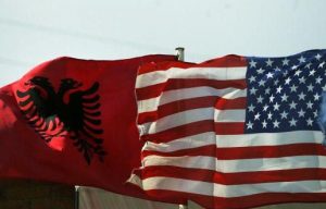 Info Shqip: Shqiptarët duhet të heqin dorë nga “shpëtimi” i Maqedonisë