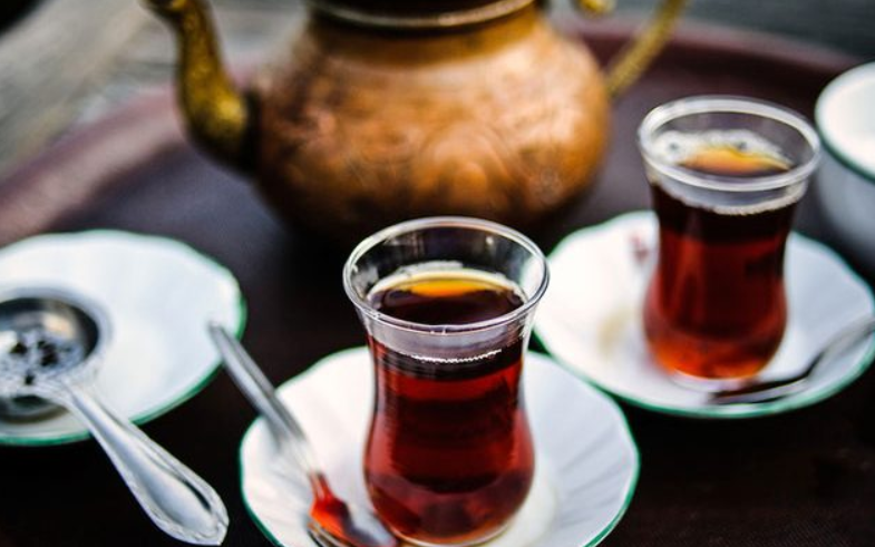 Përdorimet e çajit të zi që nuk i keni njohur më parë