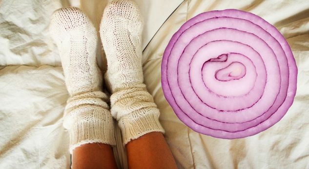 Vendosni një qepë në çorape dhe shikoni çfarë ndodh