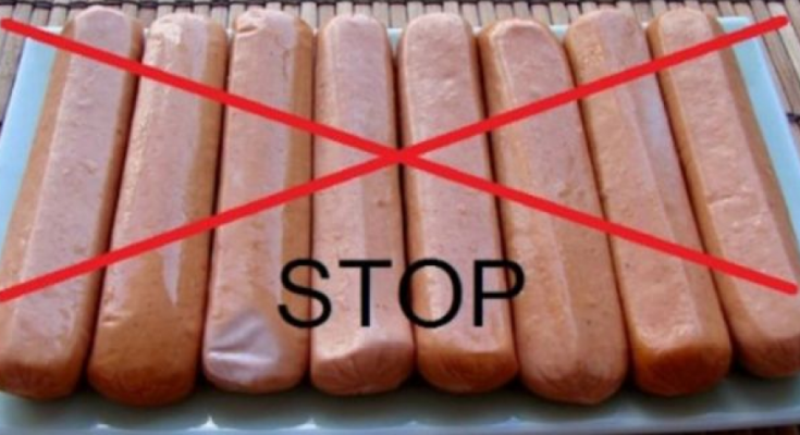 Mjekët vënë alarmin: Mos hani më salçiçe