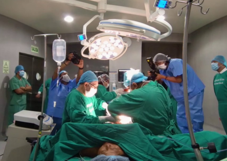 Vdiq gjatë lindjes, por vetëm 24 orë më pas ndodh mrekullia (VIDEO)