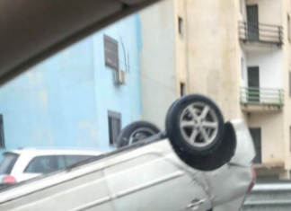 Rrëfimi mes lotësh i fqinjëve pas aksidentit në Kavajë: Mungesa e një mbikalimi po na vret (VIDEO)
