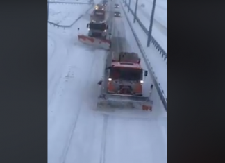 Spektakël, kështu pastrohen nga bora autostradat në Kosovë (VIDEO)