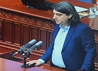 Muhamed Zekiri kërkon të paditet kryetari i BFI-së Sulejman Rexhepi, për fotografimin me armë