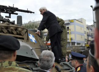 Presidenti grek mbi tank me mesazh të fuqishëm për Erdoganin: Nuk i’u frikësohemi