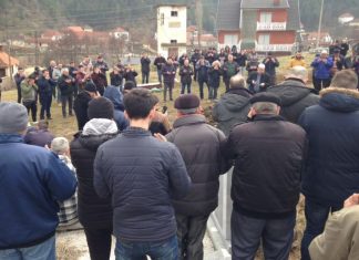 Ditë e zezë për një familje shqiptare: Babë e bir varrosen të njëjtën ditë!