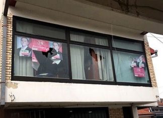 Dëmtohet zyra e selisë së LSDM-së në Gostivar