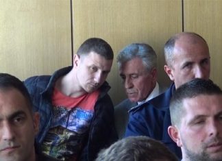 Boban Iliq i papenduar! Lirohet nga burgu dhe kërcënon ekipin e TV21 (VIDEO)