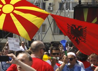 Qëndrime të ndryshme në bllokun shqiptar: A po e humb Zaev besimin e shqiptarëve?