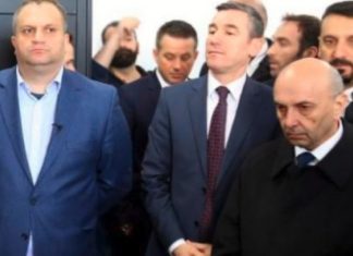 Tri parti ia hapin dyert Shpend Ahmetit pas dorëheqjes nga Vetëvendosje