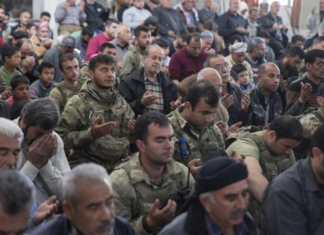 Banorët e Afrinit falën namazin e xhumasë me ushtarët turq