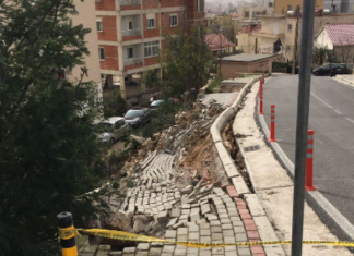 Pamje të frikshme, rrëshqet toka në rrugën e Dajtit, në rrezik banorët pranë pallateve (FOTO)