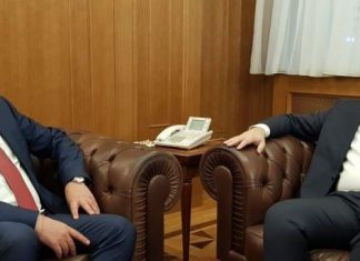 Afrm Gashi kryetar i parë shqiptare i cili nuk ngurron t’i takojë të gjithë liderët partiak