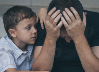 Babai i pasur e çoi djalin në fshat për t’i treguar jetën e të varfërve, por mori një mësim për veten