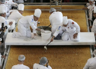 Përgatitet bakllavaja më e madhe në botë, 515kg (FOTO)