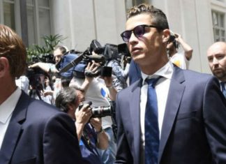 Statuja e Ronaldos që bëri lëmsh rrjetet sociale, skulptori bën veprimin e papritur