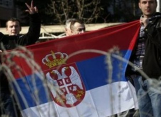 Serbët mblidhen në veri për të cenuar shtetin e Kosovës, provokojnë me orën e takimit