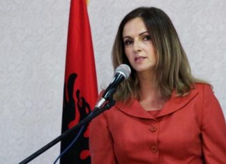 Nagavci uron mësuesit, garanton rritje të pagave