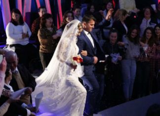 S’e ftoi shoqen e ngushtë në dasmë, vishet nuse për herë të dytë