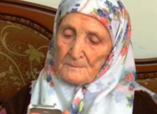 104-vjeçarja kosovare që përdor smartphone si një 20-vjeçare dhe ha vetëm bukë misri