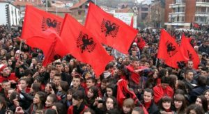 Info Shqip: Ku shkon rruga e shqiptarëve në Maqedoni?