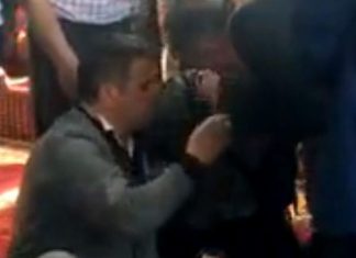 Falje gjaku në një xhami në Gjilan! Nga emocionet, një personi i keqësohet gjendja (FOTO)