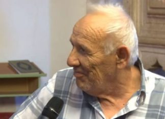 Burimi 67 vjeçar bëhet synet dhe pranon Islamin në prani të hoxhës së njohur shqiptar, shikoni pamjet (VIDEO)