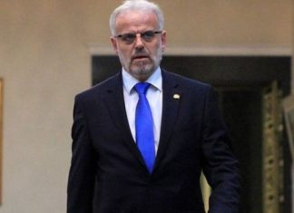 Talat Xhaferi: U bëra gjysh për herë të dytë (FOTO)