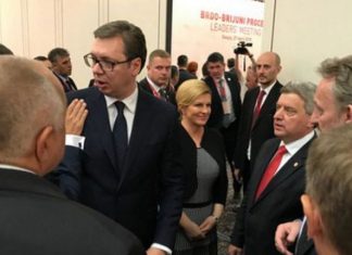 Ndodhin tensione mes Thaçit dhe Vuçiçit në Shkup