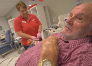 “Dorëhiqet” njeriu me “krahun e artë”, dhuroi gjak për 60 vite