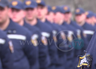 I vjetërsohet uniforma pa e përdorur kurrë, polici me diplomë por jo edhe me punë (VIDEO)