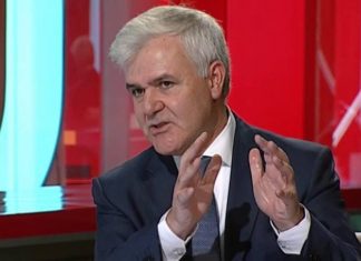 E pyesin pse nuk jep dorëheqje, Ja si përgjigjet Fatmir Xhafaj