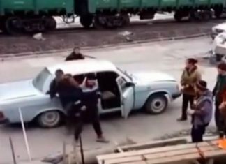 Sa rusë mund të hipin në një Moskvich? Sa të duan! (VIDEO)