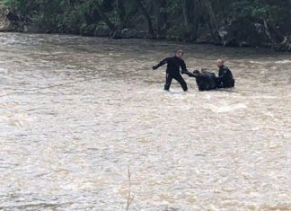Pamje nga nxjerrja e trupit të pajetë në Lepenc, dyshohet të jetë njëri nga policët e zhdukur (VIDEO)