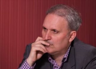 Historiani nga Tirana: Shqiptarët u krijuan nga turqit, Skënderbeu ishte serbo-bullgar (VIDEO)