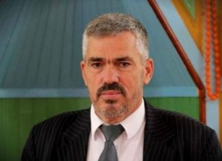 Imami nga Drenasi fyen Ramiz Lladrovcin, ia kujton se e kishin përzënë nga Tirana