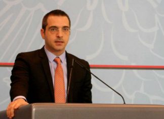 Saimir Tahiri fut në kurth gazetarët, çfarë ndodhi para shtëpisë së tij