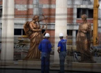 Komuna e Ohrit kërkon përmendoret e “Shkupi 2014” (VIDEO)
