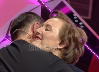 Inatin e shokëve e nxirrte me të ëmën, adoleshenti kërkon falje dhe jep mesazh të fortë për bullizmin (VIDEO)