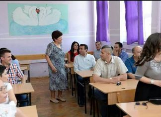 Kryeministri Zaev kthehet në bankat shkollore