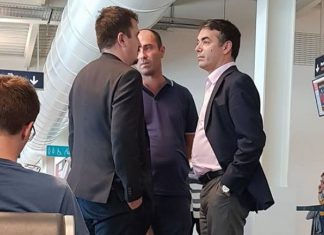 Dimitrov shihet duke udhëtuar me biletë ekonomike (FOTO)
