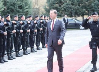 Flet ministri Spasovski për përfshirjen e shqiptarëve në njësitin special “tigrat”