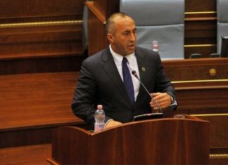 Haradinaj ndalon fjalimin në seancë kur dëgjon ezanin në xhami (VIDEO)