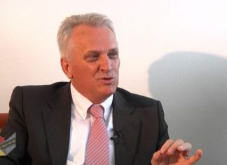 Aziz Pollozhani e pranon gabimin në UNT por fajin ia hedh tjetërkujt