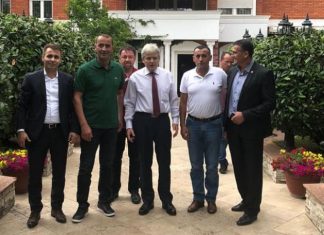 Ali Ahmeti e nderon, shkon për vizitë te babai i kryeministrit në spital