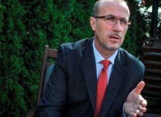 Haxhiu: Është turp që përmendorja e Adem Jasharit nuk është në Prishtinë