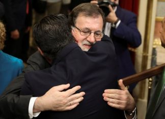 Kryeministri spanjoll Mariano Rajoy shkarkohet nga detyra