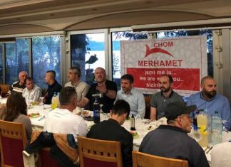 O.K.H. ‘Merhamet’ në Dibër, shtron iftar dhe shpërndan 100 pako ushqimore për familjet në nevojë (FOTO)